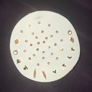 Free people stud earring set.
